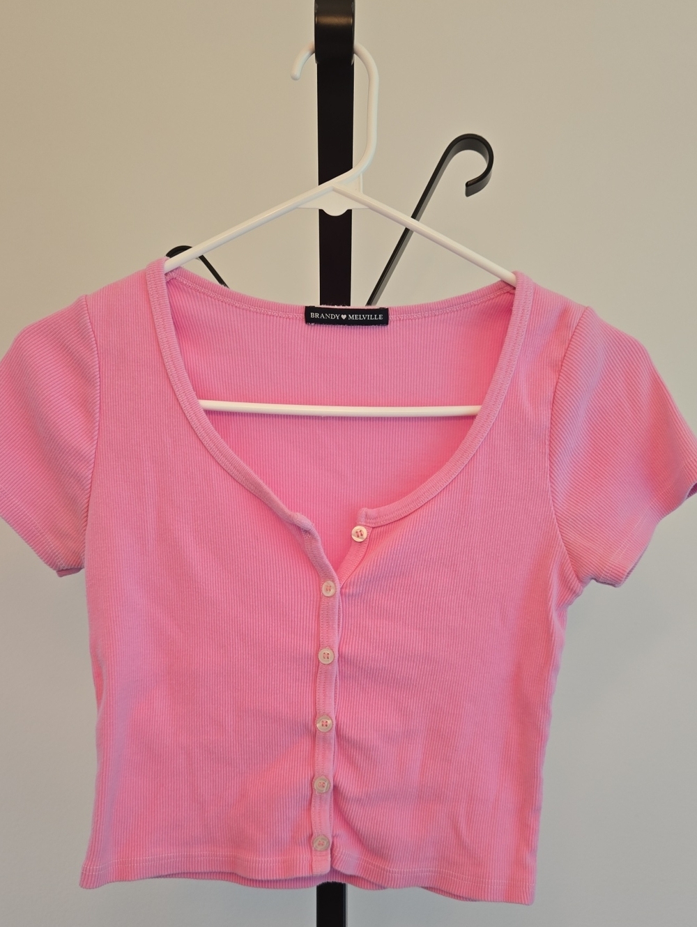 Brandy Melville Bubblegum Pink Ribbed Button-Front Crop Tee - Picture 1 of 5